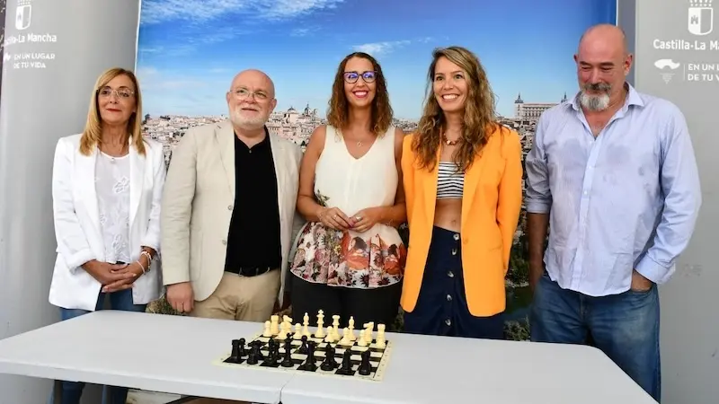 La consejera de Igualdad de Castilla-La Mancha, Sara Simón, este lunes en su visita a la Feria de Albacete