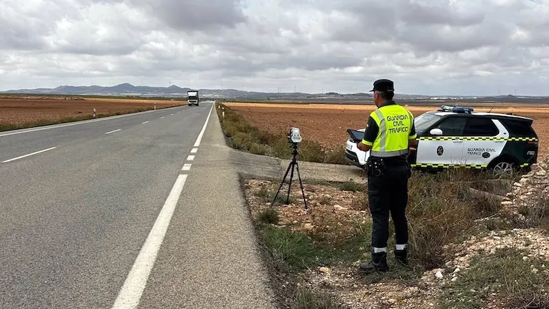 Guardia Civil de tráfico, radar, velocidad, kamikaze, control