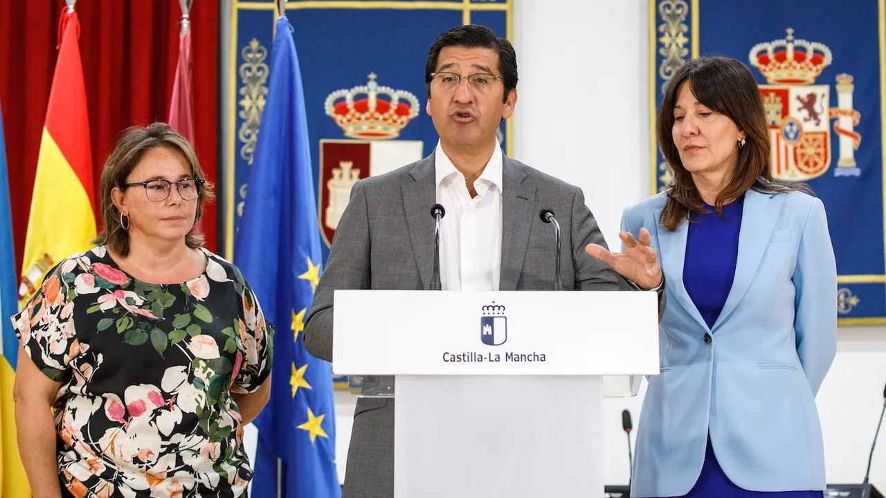 El vicepresidente segundo del Gobierno de Castilla-La Mancha, José Manuel Caballero, ha informado de la acción del Gobierno regional desde el Ayuntamiento de Viso del Marqués (Ciudad Real), donde Emiliano García-Page reúne estos días a sus consejeros y altos cargos