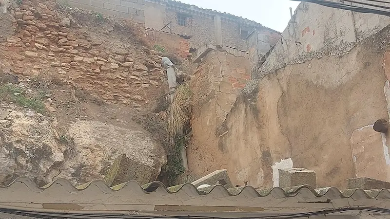 El alcalde de Hellín (Albacete) precisa que las lluvias afectaron a una tapia de una casa vieja, no a la ladera del castillo