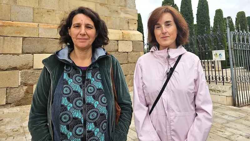 Marta Marco, presidenta de Gozarte, acompañada de Elena Revuelta, ha informado sobre la concentración para reclamar la "vuelva" de 'Titiriguada'