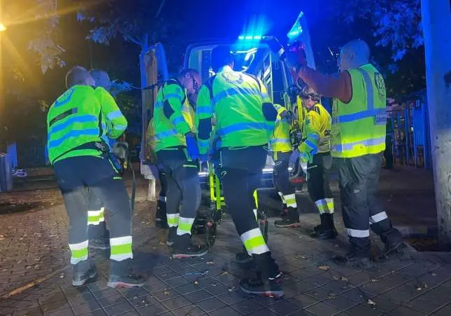 Muere un joven de 26 años apuñalado en el pecho con una botella rota en una calle, reyerta, cadáver, atropello, tiroteo, atropellado, violencia,