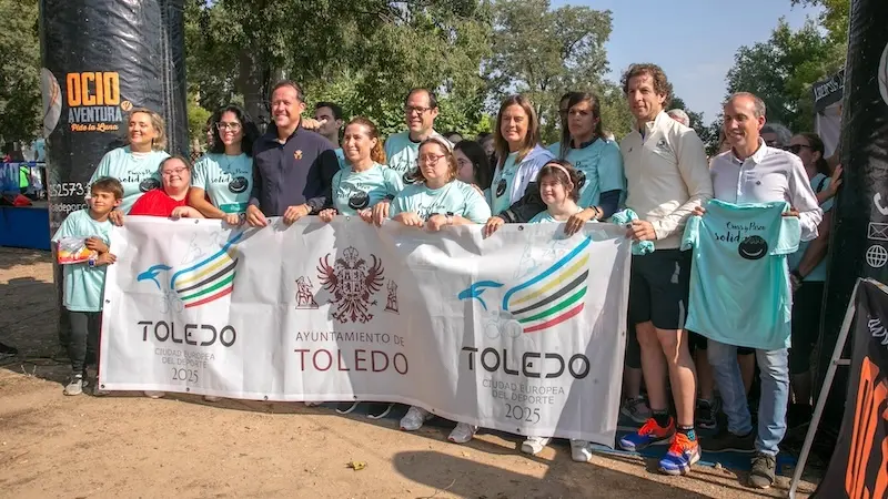 La consejera portavoz del Gobierno de Castilla-La Mancha, Esther Padilla, y el alcalde de Toledo, Carlos Velázquez, entre otras autoridades, han participado en el paseo solidario organizado por la asociación Down Toledo