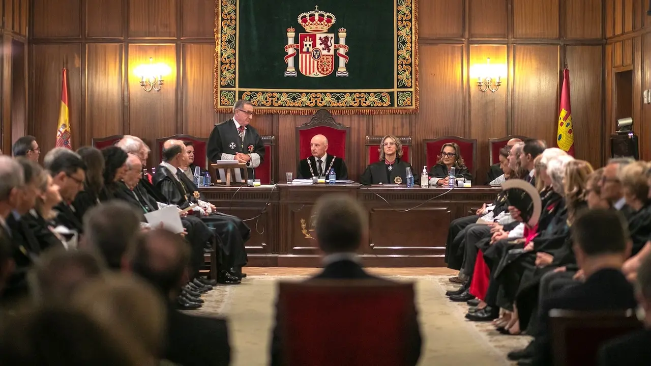 El fiscal superior de Castilla-La Mancha, Emilio Manuel Fernández, interviene en el acto de apertura del año judicial en Castilla-La Mancha que ha presidido el presidente del TSJCLM, Vicente Rouco