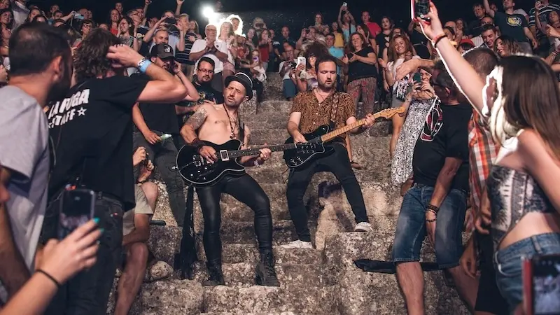 En la imagen un instante del concierto de La Fuga en el Parque Arqueológico de Segóbrica