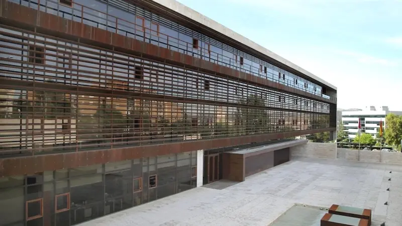 En la imagen de archivo la sede de la Consejería de Bienestar Social y de la Consejería de Sanidad de Castilla-La Mancha en la ciudad de Toledo
