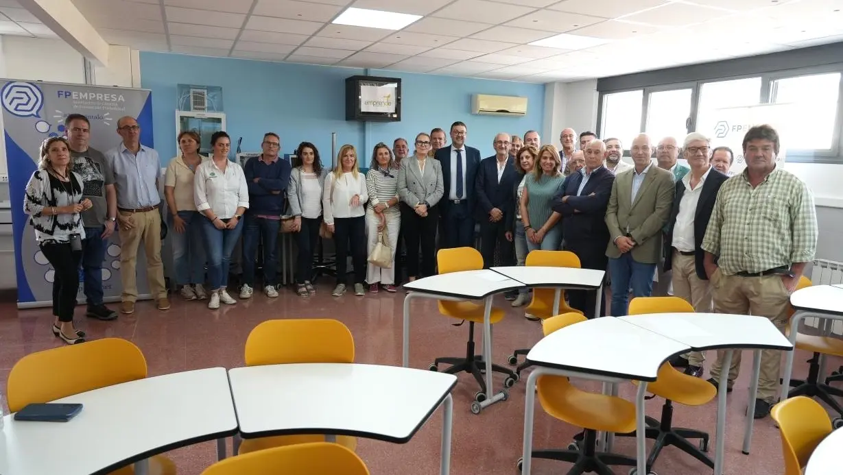 El consejero de Educación, Cultura y Deportes, Amador Pastor, ha inaugurado el ‘Taller la Formación Profesional Dual en el sector agrario y de las industrias agroalimentarias’, que se ha celebrado en las instalaciones del CIFP ‘Aguas Nuevas’ de Albacete