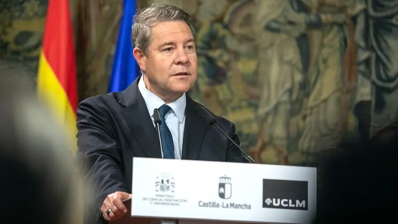 El jefe del Ejecutivo autonómico, Emiliano García-Page, ha presidido la firma del convenio entre el Gobierno regional, el Ministerio de Ciencia, Innovación y Universidades y la Universidad de Castilla-La Mancha (UCLM) para la ejecución del Programa de incorporación de talento docente e investigador a las universidades públicas españolas