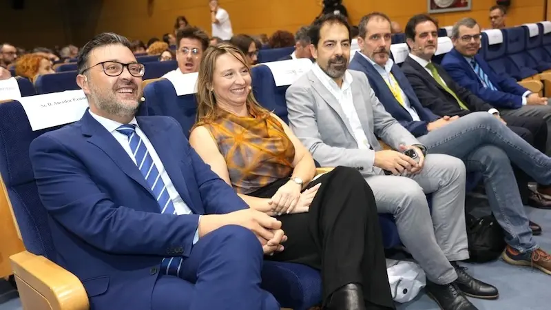 El consejero de Educación, Cultura y Deportes de Castilla-La Mancha, Amador Pastor (1ºizq), ha asistido al II Congreso Nacional de Radio Escolar celebrado en Cuenca