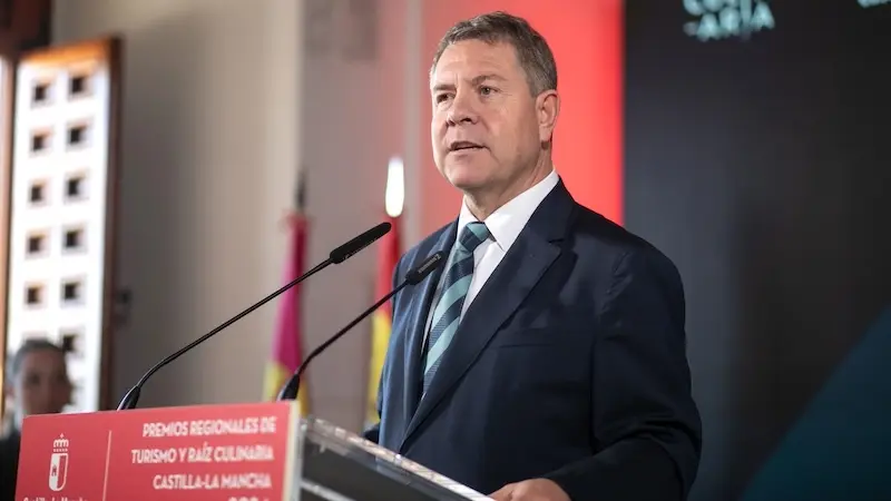 El presidente de Castilla-La Mancha, Emiliano García-Page, ha presidido en el Palacio de los Duques de Medinacelli de Cogolludo (Guadalajara), la entrega de los Premios de Turismo & Raíz Culinaria Castilla-La Mancha 2024