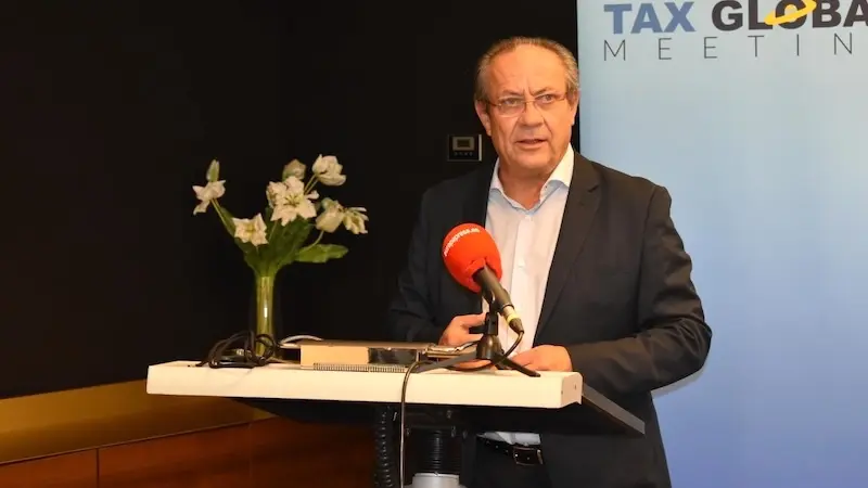 El consejero de Hacienda, Administraciones Públicas y Transformación Digital, Juan Alfonso Ruiz Molina, durante su intervención en el VI Foro Tax Global Meeting ‘Una visión estratégica sobre fiscalidad’ celebrado en Cádiz