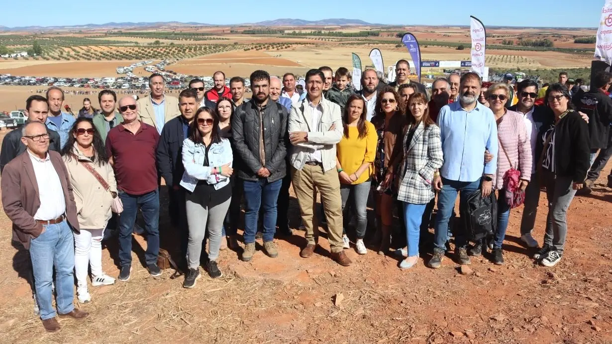 El vicepresidente segundo del Gobierno de Castilla-La Mancha, José Manuel Caballero, ha visitado la prueba del Campeonato del Mundo de Motocross que acoge la localidad de Cózar (Ciudad Real)
