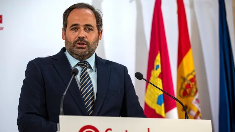 El presidente del PP de Castilla-La Mancha, Paco Núñez, durante la rueda de prensa que ha ofrecido en el Parlamento regional