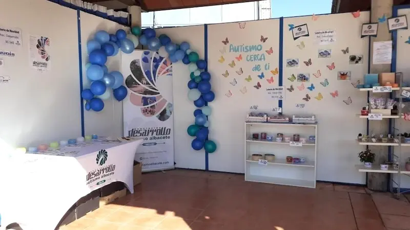 En la imagen el stand de la Asociación Desarrollo Autismo en la feria de Hellín