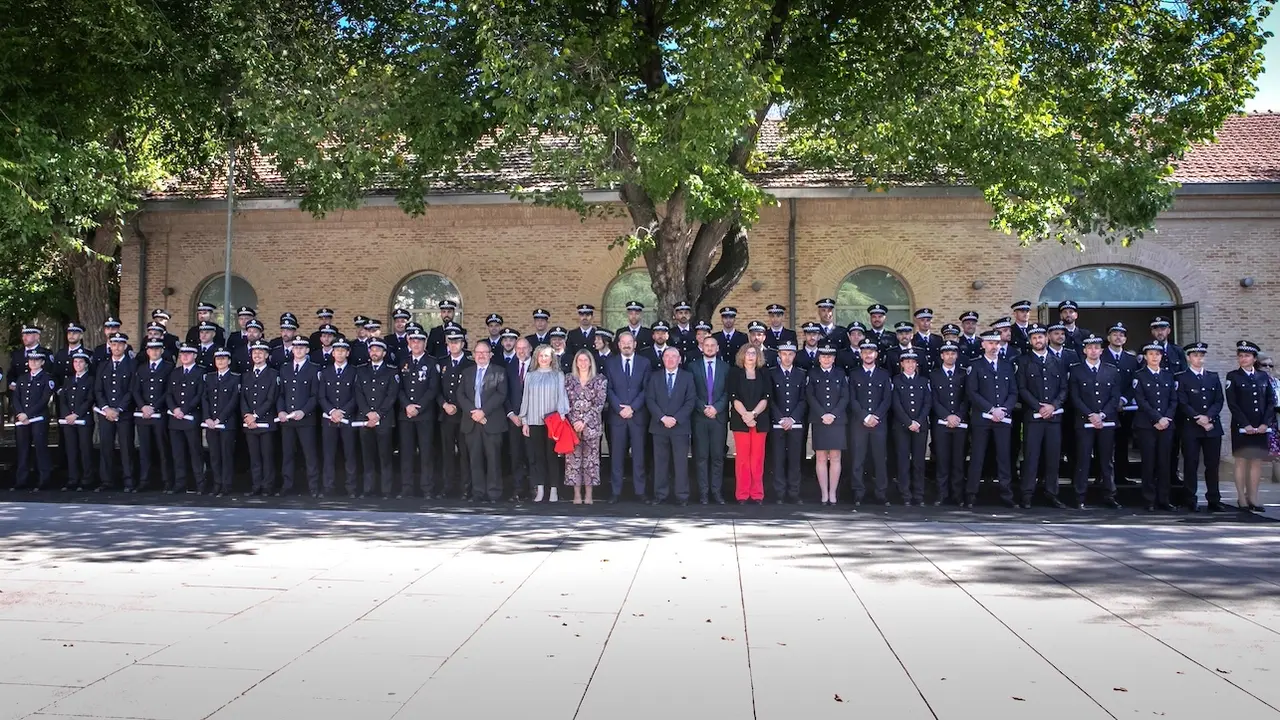 El viceconsejero de Administración Local y Coordinación Administrativa, Eusebio Robles, ha presidido el acto de graduación del alumnado que ha superado la segunda edición del XXXVI Curso Selectivo de Formación Inicial de Policía Local en el Campus de la Universidad de Castilla-La Mancha, en la antigua Fábrica de Armas de Toledo