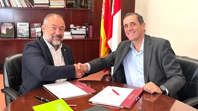 La Universidad de Castilla-La Mancha y Airbus renuevan 15 años de colaboración