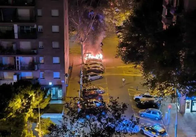 Detenido el joven que atemorizaba a los vecinos quemando sus coches aparcados