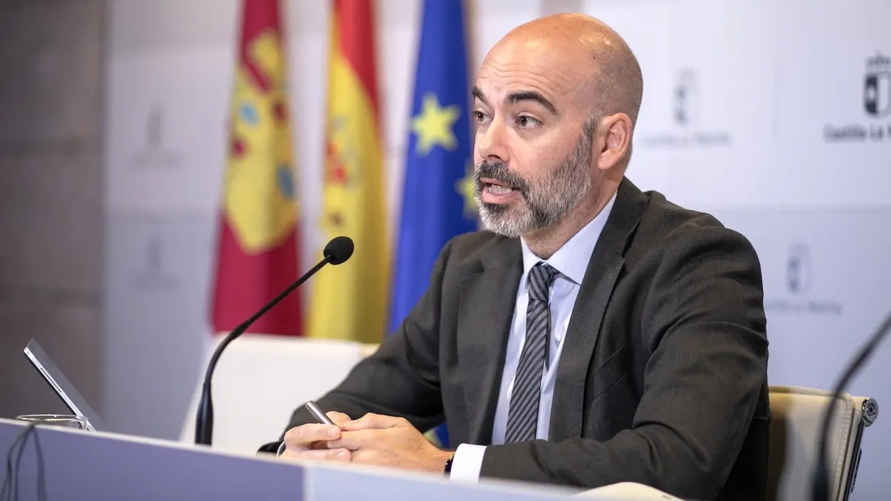El director general de Recursos Humanos y Transformación del Servicio de Salud de Castilla-La Mancha (Sescam), Íñigo Cortázar ha informado sobre el Plan de Retención del Talento