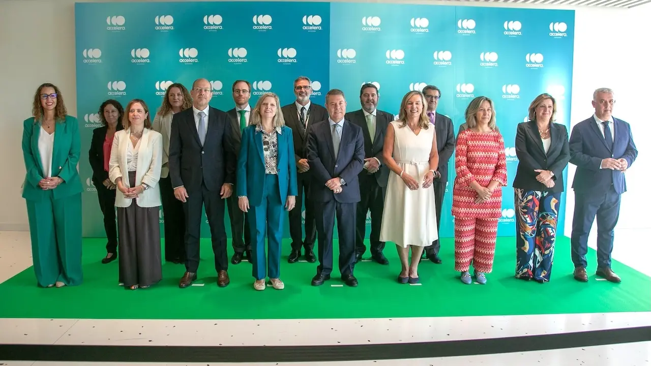 El presidente de Castilla-La Mancha, Emiliano García-Page, ha inaugurado, en Guadalajara, la gigafactoría de electrizadores ‘Acelera by Cummins