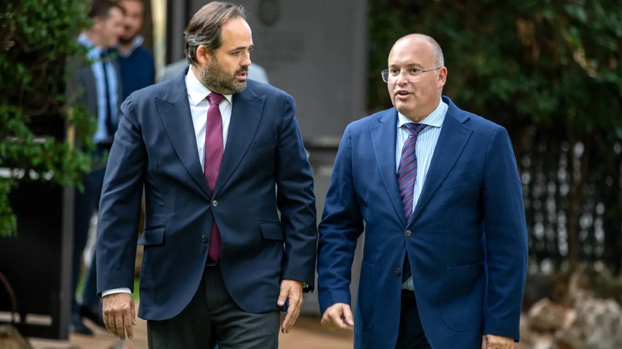 El presidente del PP de Castilla-La Mancha, Paco Núñez, junto al portavoz del Grupo Parlamentario Popular en el Congreso, Miguel Tellado, este jueves en Toledo