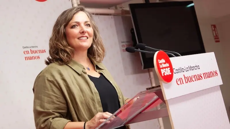La diputada regional del PSOE, Rosario García Saco, durante la rueda de prensa que ha ofrecido en la sede de los socialistas en Toledo