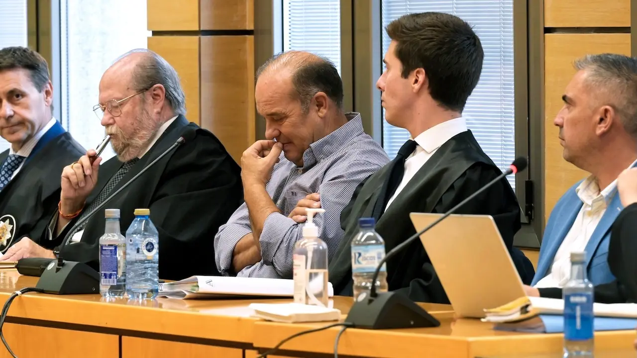 La Sección Primera de la Audiencia Provincial de Ciudad Real, juzga, con Tribunal del Jurado, a un guardia civil de Almadén (Ciudad Real) (c) y a cinco particulares acusados de delitos de cohecho, revelación de secretos y falsedad documental - EFE/Jesús Monroy
