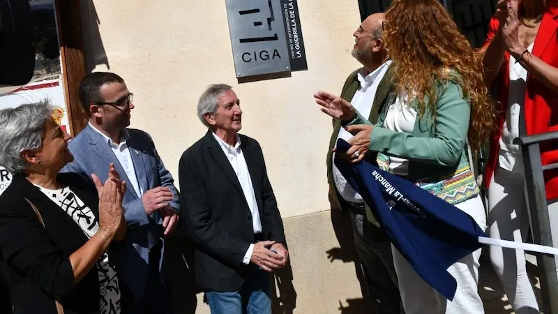 El vicepresidente primero de Castilla-La Mancha, José Luis Martínez Guijarro, ha inaugurado el Centro de Interpretación de la Guerrilla Antifranquista de Santa Cruz de Moya (Cuenca)