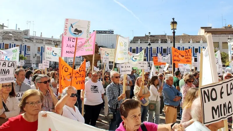 Más de dos mil personas rechazan en Valdepeñas el proyecto de minería de tierras raras en la provincia de Ciudad Real