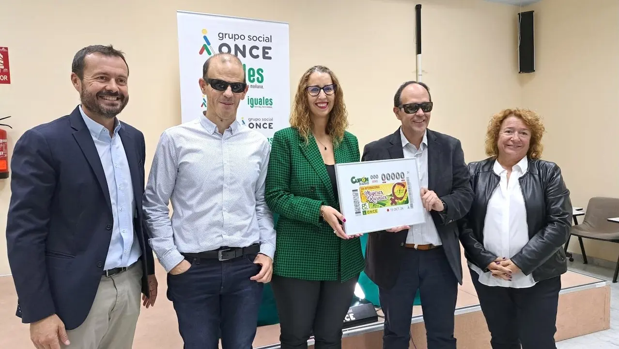 La consejera de Igualdad de Castilla-La Mancha, Sara Simón, ha presentado junto a responsables de la ONCE el cupón especial por el Día Internacional de las Mujeres Rurales