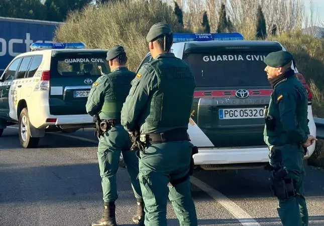Grave tiroteo: una pelea entre dos familias ha ido a más y han sacado las armas, guardia civil, patrulla, tiroteo, agentes, asesinato, cadáver, crimen, violencia,