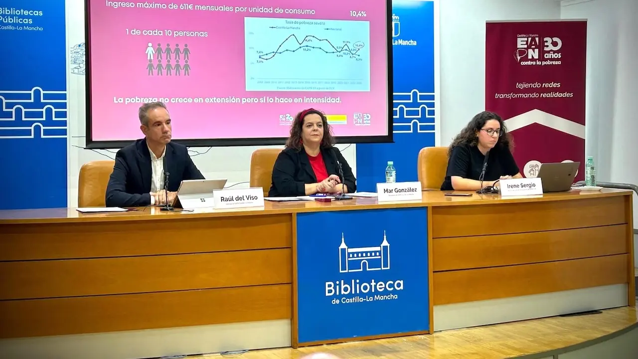 La presidenta regional de EAPN, Mar González; el gerente, Raúl del Viso; y la técnica Irene Sergio presentan el informe 'El Estado de la Pobreza. Seguimiento de los indicadores de la Agenda UE 2030'