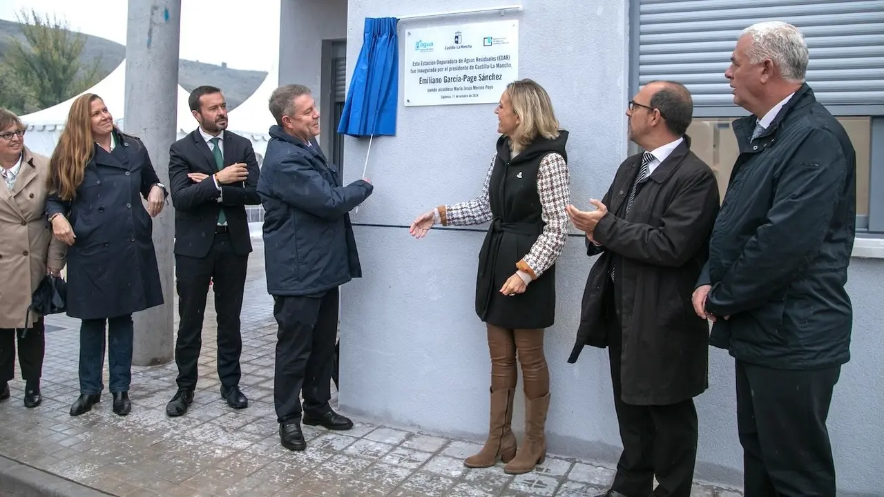 El presidente de Castilla-La Mancha, Emiliano García-Page, ha inaugurado la Estación Depuradora de Aguas Residuales (EDAR) de Sigüenza (Guadalajara)