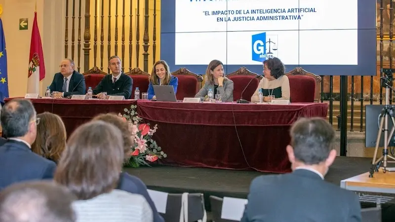 La directora general de Coordinación, Diana Asín, ha asistido, en la Iglesia de San Pedro Mártir en Toledo, a la inauguración de la VII Jornada de la Revista Gabilex ‘El impacto de la Inteligencia Artificial en la Justicia Administrativa’ que organiza el Gabinete Jurídico del Gobierno de Castilla-La Mancha