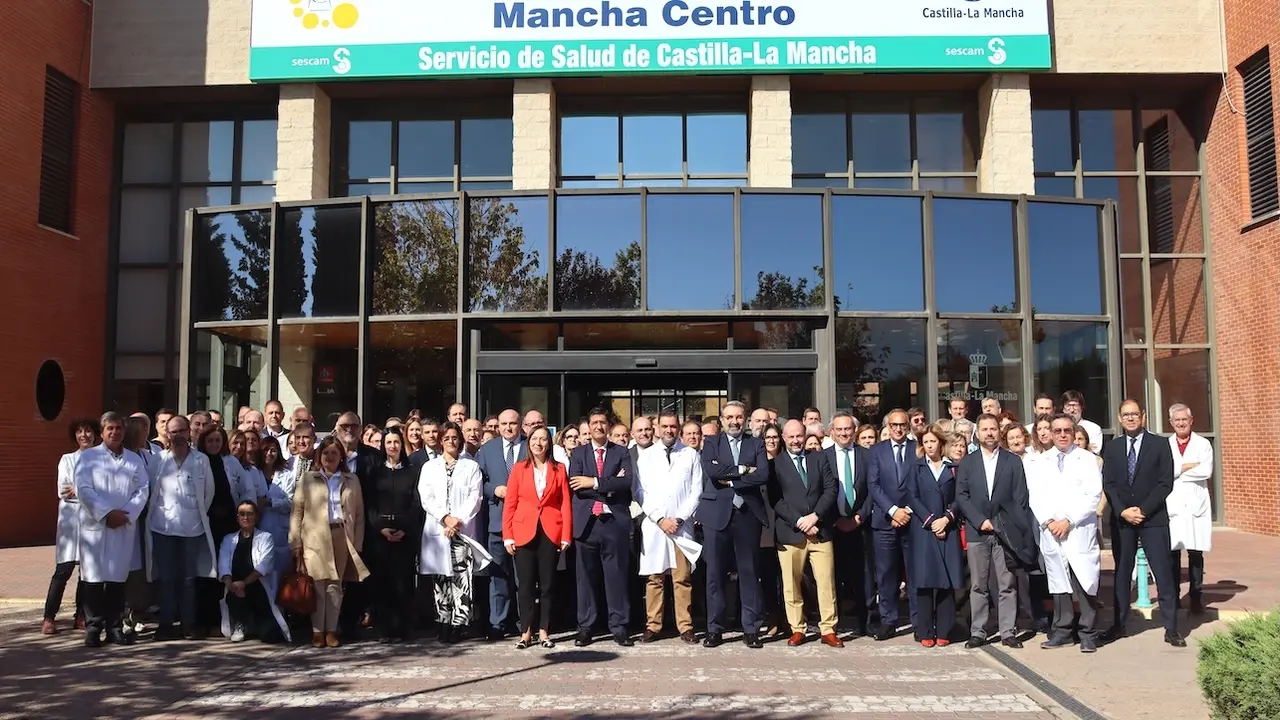 El vicepresidente segundo del Gobierno de Castilla-La Mancha, José Manuel Caballero, y el consejero de Sanidad, Jesús Fernández Sanz, han participado en el acto conmemorativo del 30º aniversario del Hospital General Mancha Centro