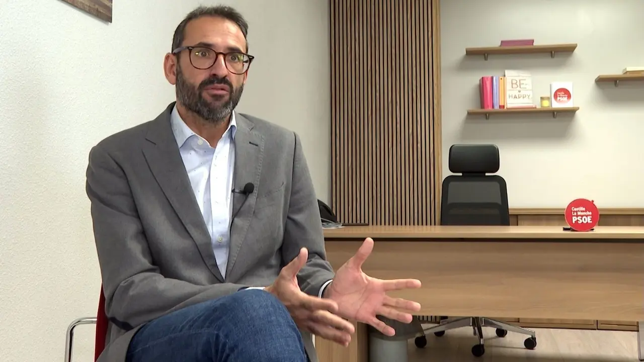 El secretario de Organización del PSOE de Castilla-La Mancha y diputado nacional, Sergio Gutiérrez, en un momento de la entrevista - EP