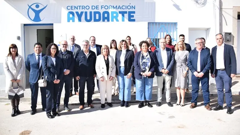 La consejera de Economía, Empresas y Empleo, Patricia Franco, ha inaugurado las instalaciones del Centro de Formación Ayudarte en Agramón, pedanía de Hellín (Albacete)