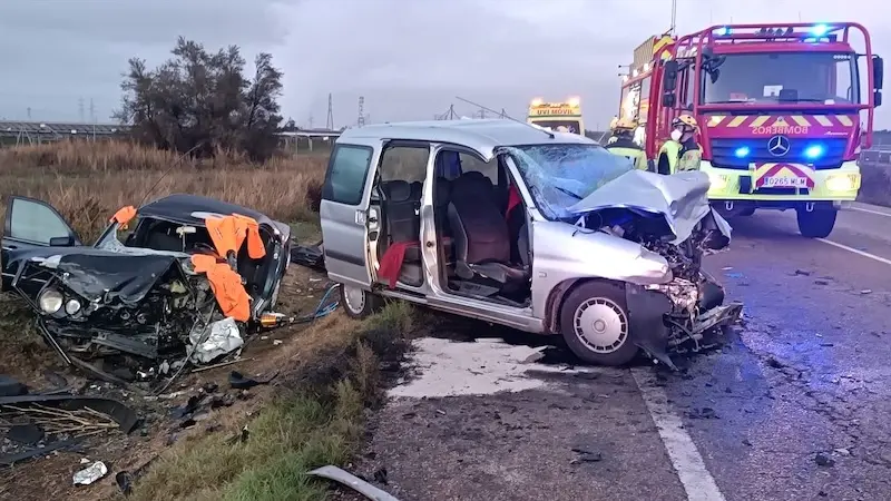 Dos heridos graves en una colisión frontal entre un turismo y una furgoneta en Villaseca de la Sagra (Toledo), accidente de tráfico, choque
