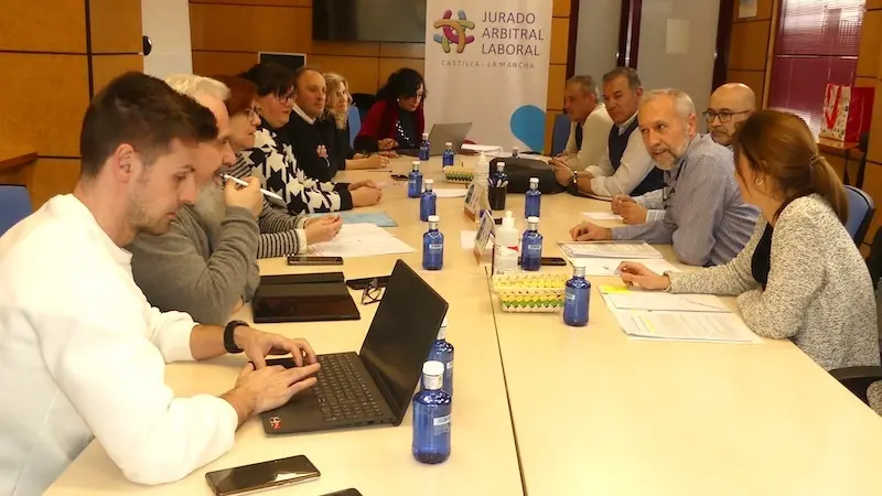 La sede del Jurado Arbitral de Castilla-La Mancha ha acogido la firma del convenio provincial de Comercio de Cuenca
