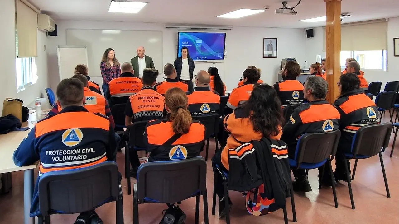 Más de 30 voluntarios de Protección Civil de Castilla-La Mancha se forman en el uso de los dispositivos informáticos y en técnicas de reanimación cardiopulmonar
