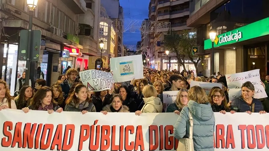 Unas 2.000 personas se manifiestan en Albacete en favor de la sanidad pública - Fotografía: Diario Sanitario