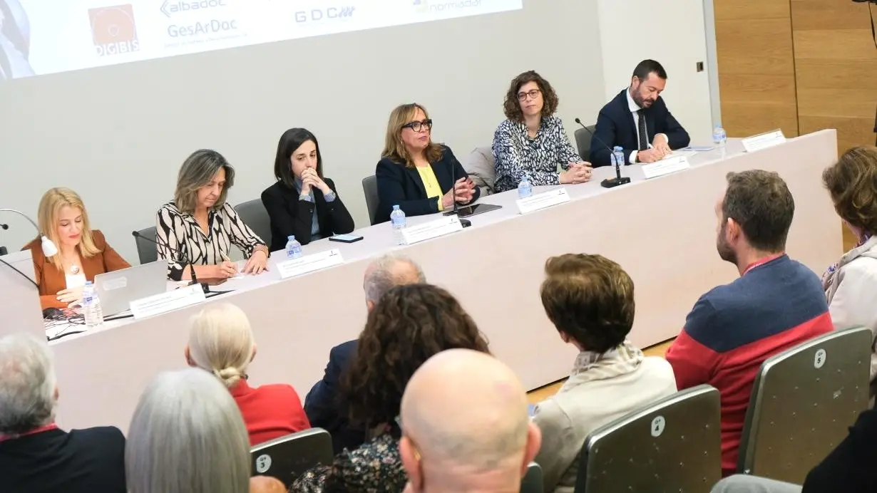 La viceconsejera de Cultura y Deportes, Carmen Teresa Olmedo, en la inauguración del ‘Congreso Extraordinario ANABAD. Los nuevos retos en las profesiones: mirada retrofuturista’, que se ha celebrado en el Archivo Histórico Provincial de Guadalajara