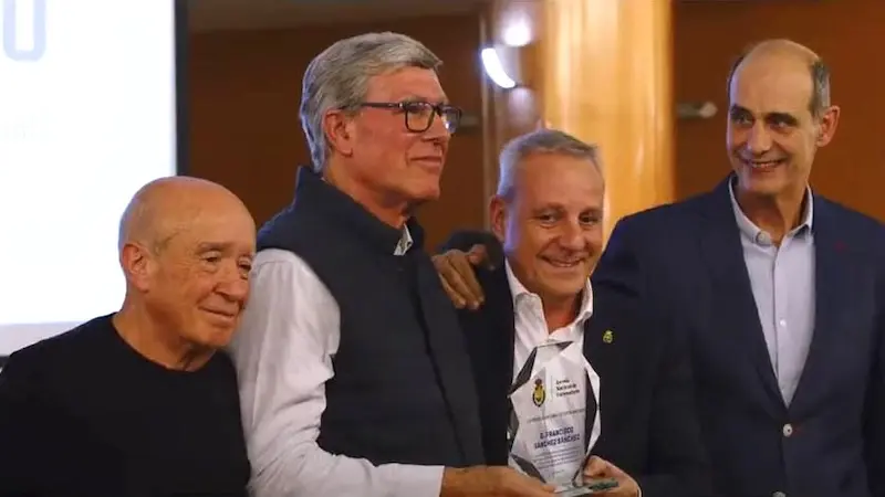 La Federación de Balonmano reconoce al profesor de la UCLM Paco Sánchez