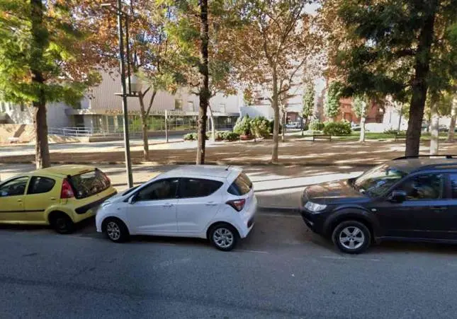 Asaltan a un hombre violentamente y lo patean para robarle todo lo que llevaba