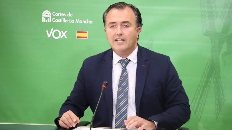El presidente de Vox en las Cortes de Castilla-La Mancha, David Moreno, en rueda de prensa en el Parlamento regional
