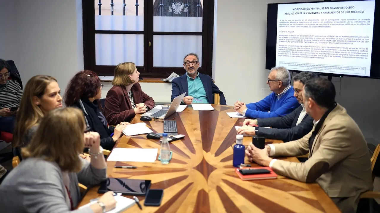En la imagen un instante de la reunión de la Comisión de Urbanismo del Ayuntamiento de Toledo
