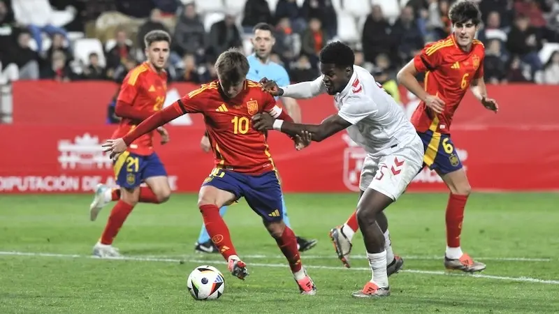 España se impone a Dinamarca en su preparación para el Europeo (2-1)