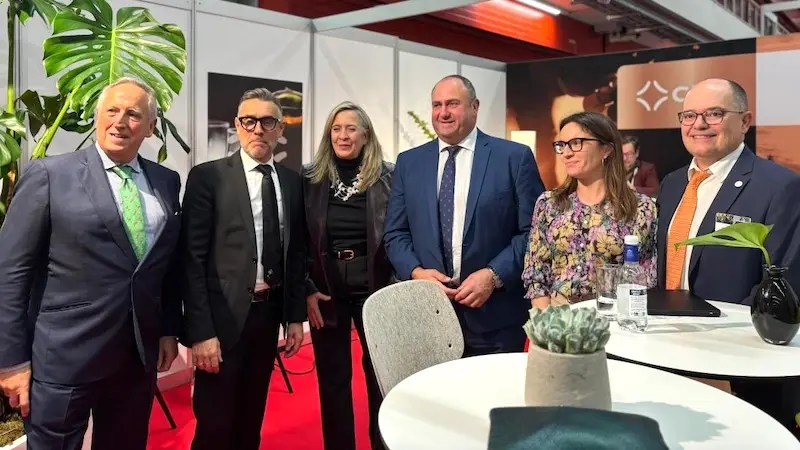 El consejero de Agricultura, Ganadería y Desarrollo Rural de Castilla-La Mancha, Julián Martínez Lizán, en la Word Bulk Wine Exhibition