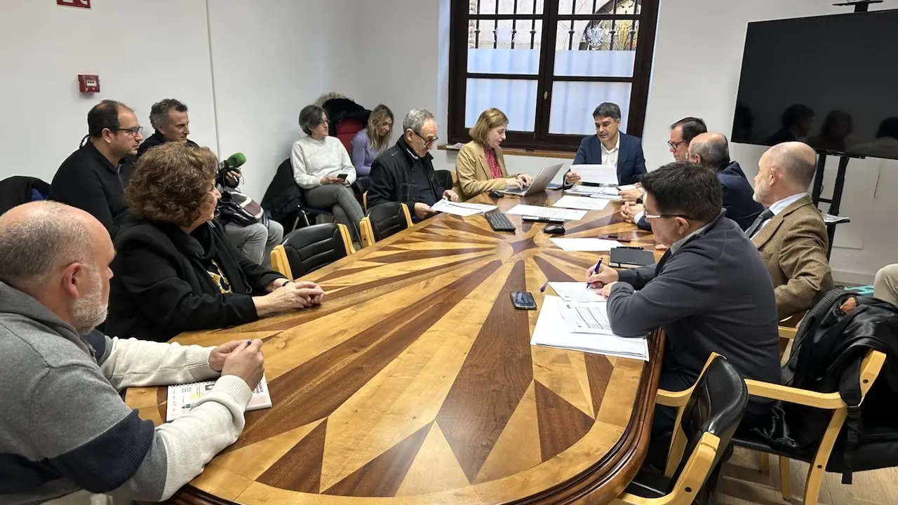 Em la imagen un instante de la reunión de la Comisión de Hacienda del Ayuntamiento de Toledo