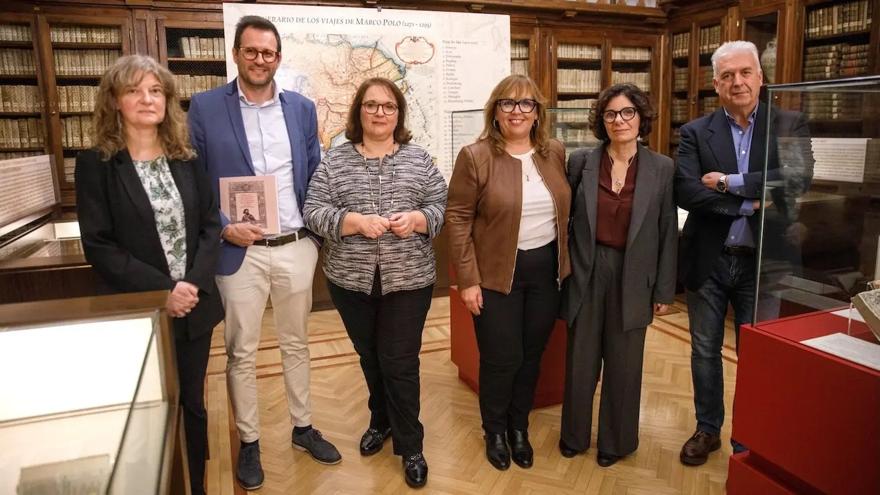 La viceconsejera de Cultura y Deportes, Carmen Teresa Olmedo, ha asistido a la inauguración de la exposición ´700 años de la muerte de Marco Polo 1324-2024´ que ha tenido lugar en la Biblioteca Pública de Castilla-La Mancha