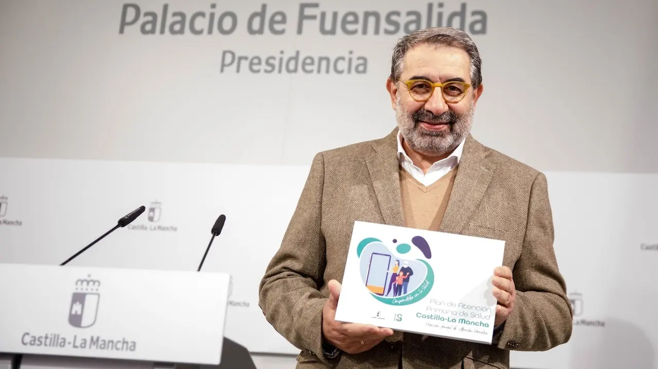 El consejero de Sanidad de Castilla-La Mancha, Jesús Fernández Sanz, ha informado en rueda de prensa de los asuntos de su departamento abordados en el Consejo de Gobierno
